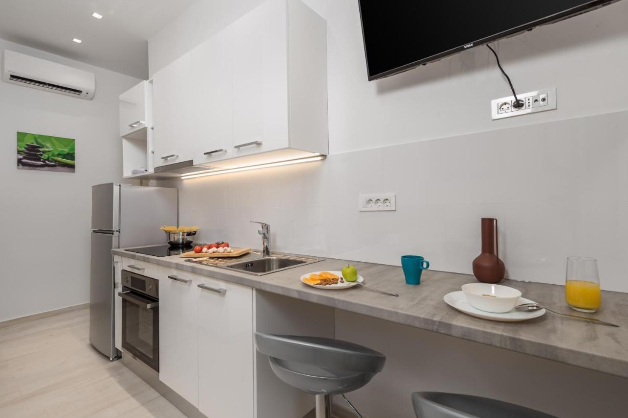 Lux Apartments Рийека Екстериор снимка