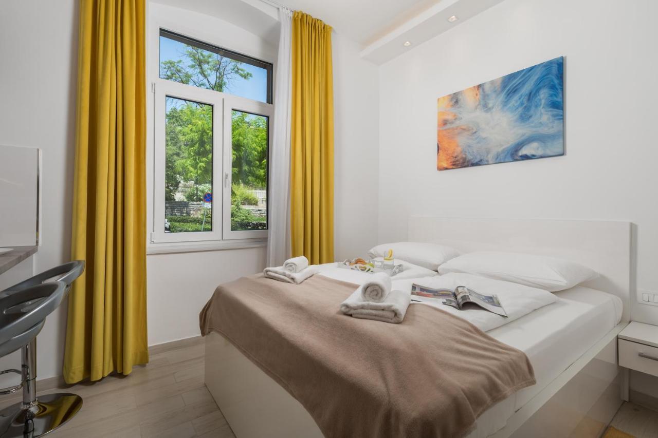 Lux Apartments Рийека Екстериор снимка