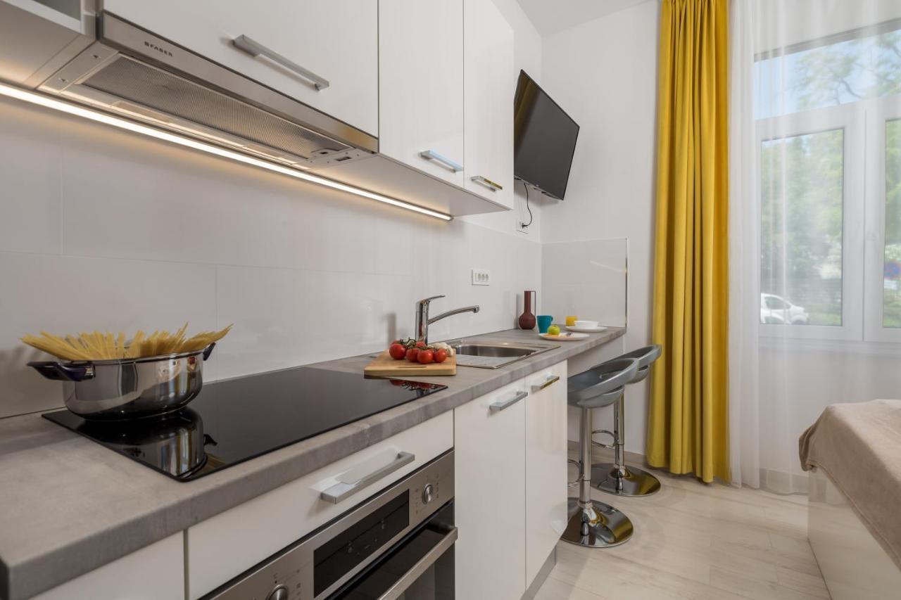 Lux Apartments Рийека Екстериор снимка