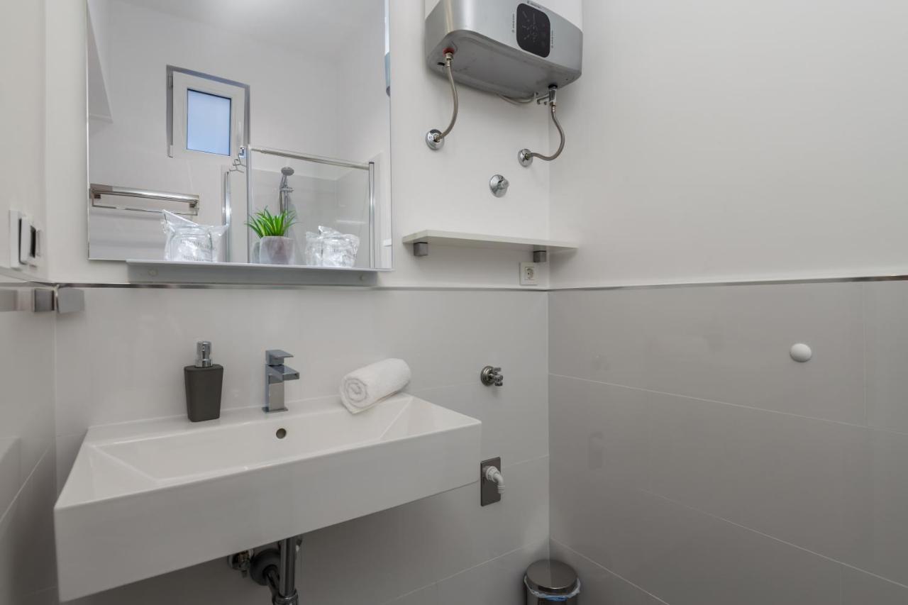 Lux Apartments Рийека Екстериор снимка