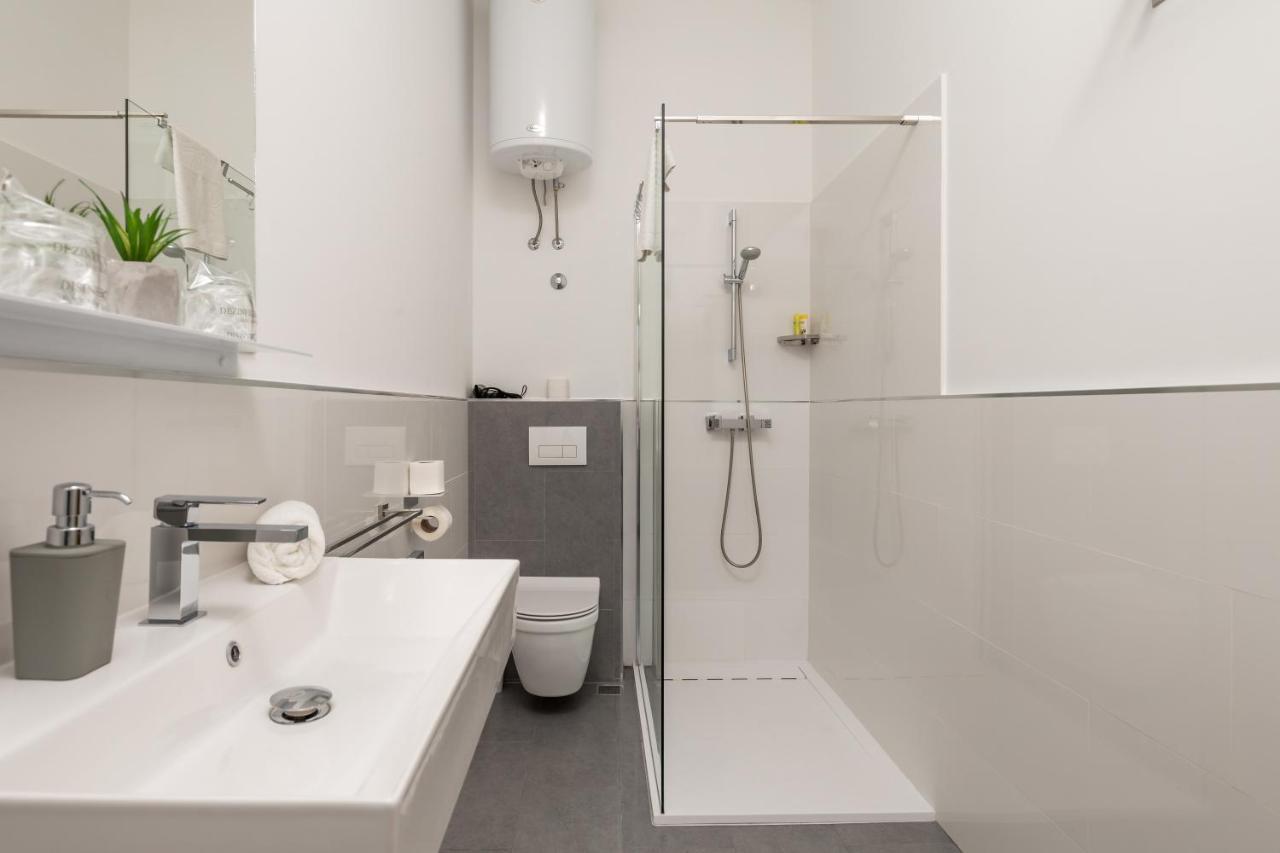 Lux Apartments Рийека Екстериор снимка