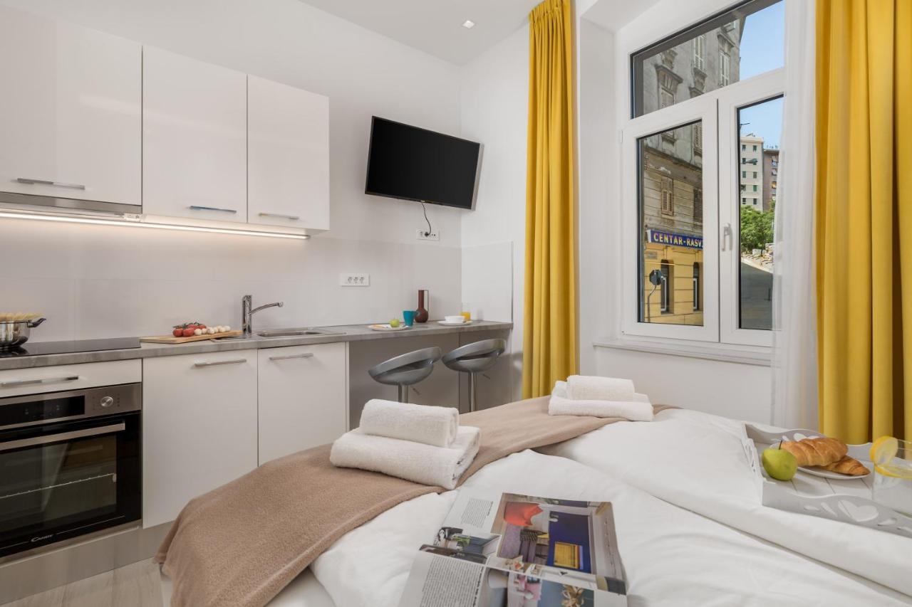 Lux Apartments Рийека Екстериор снимка