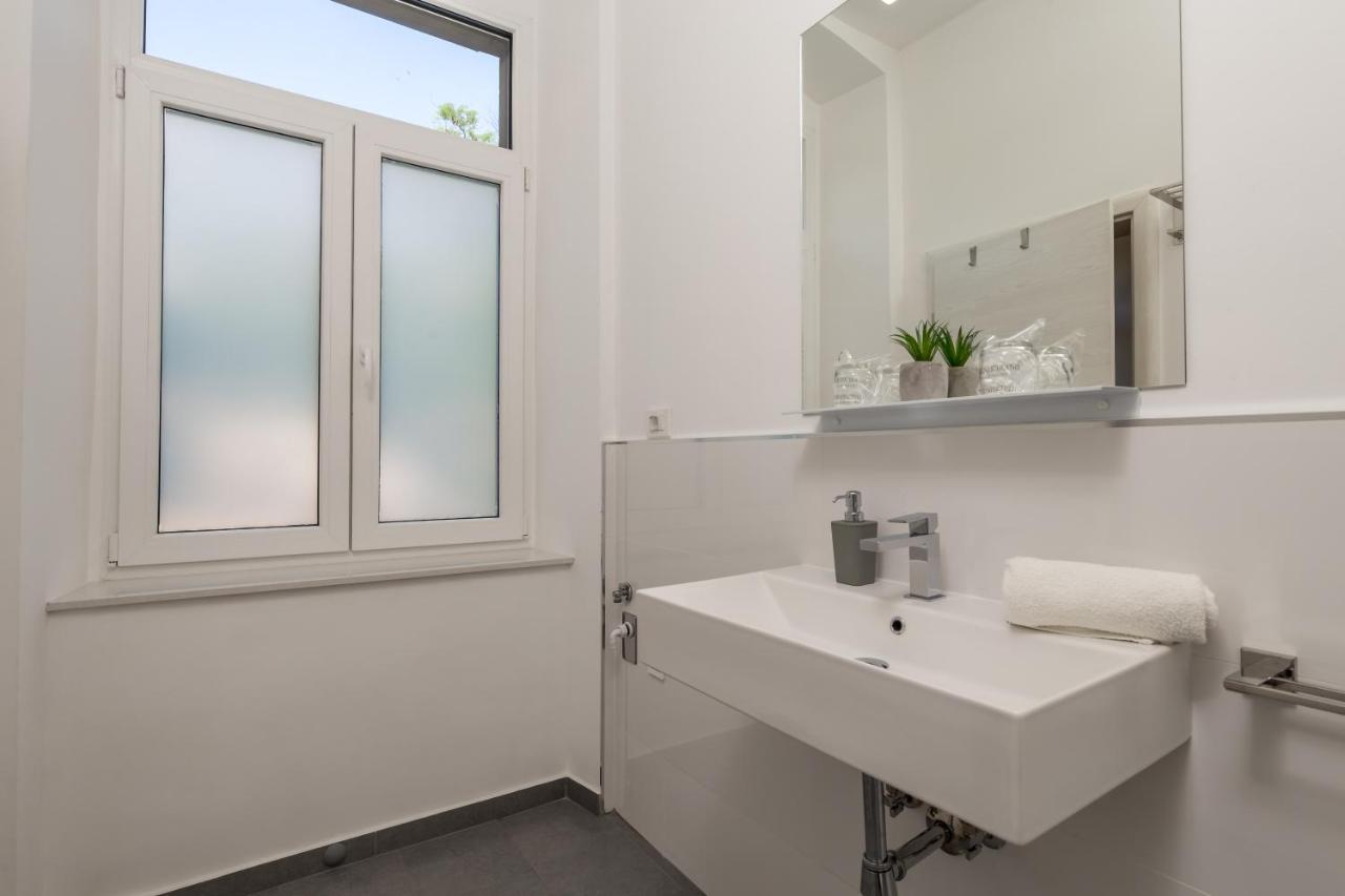 Lux Apartments Рийека Екстериор снимка