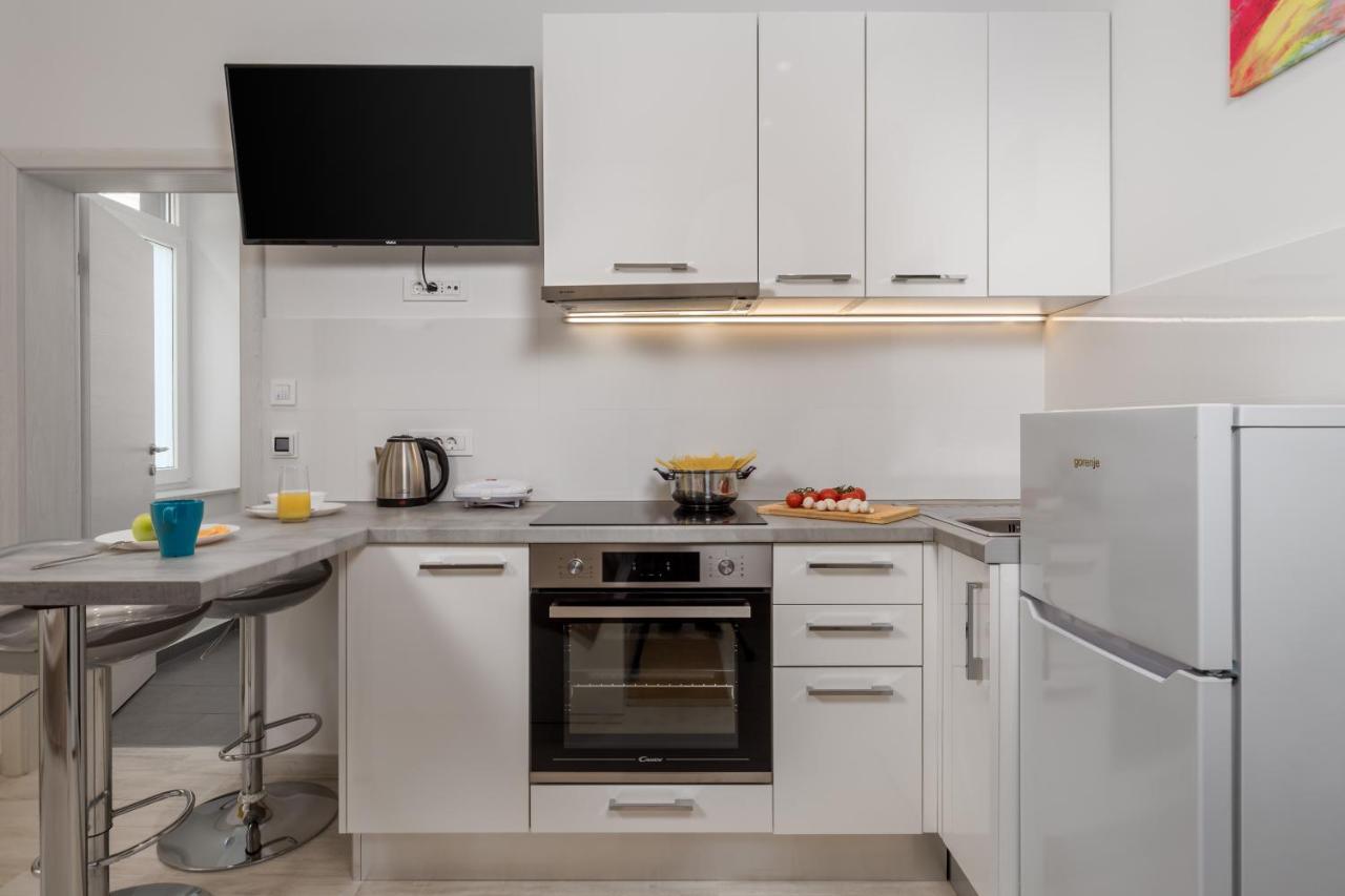 Lux Apartments Рийека Екстериор снимка