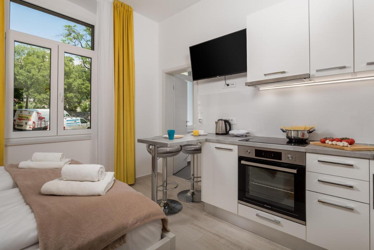 Lux Apartments Рийека Екстериор снимка